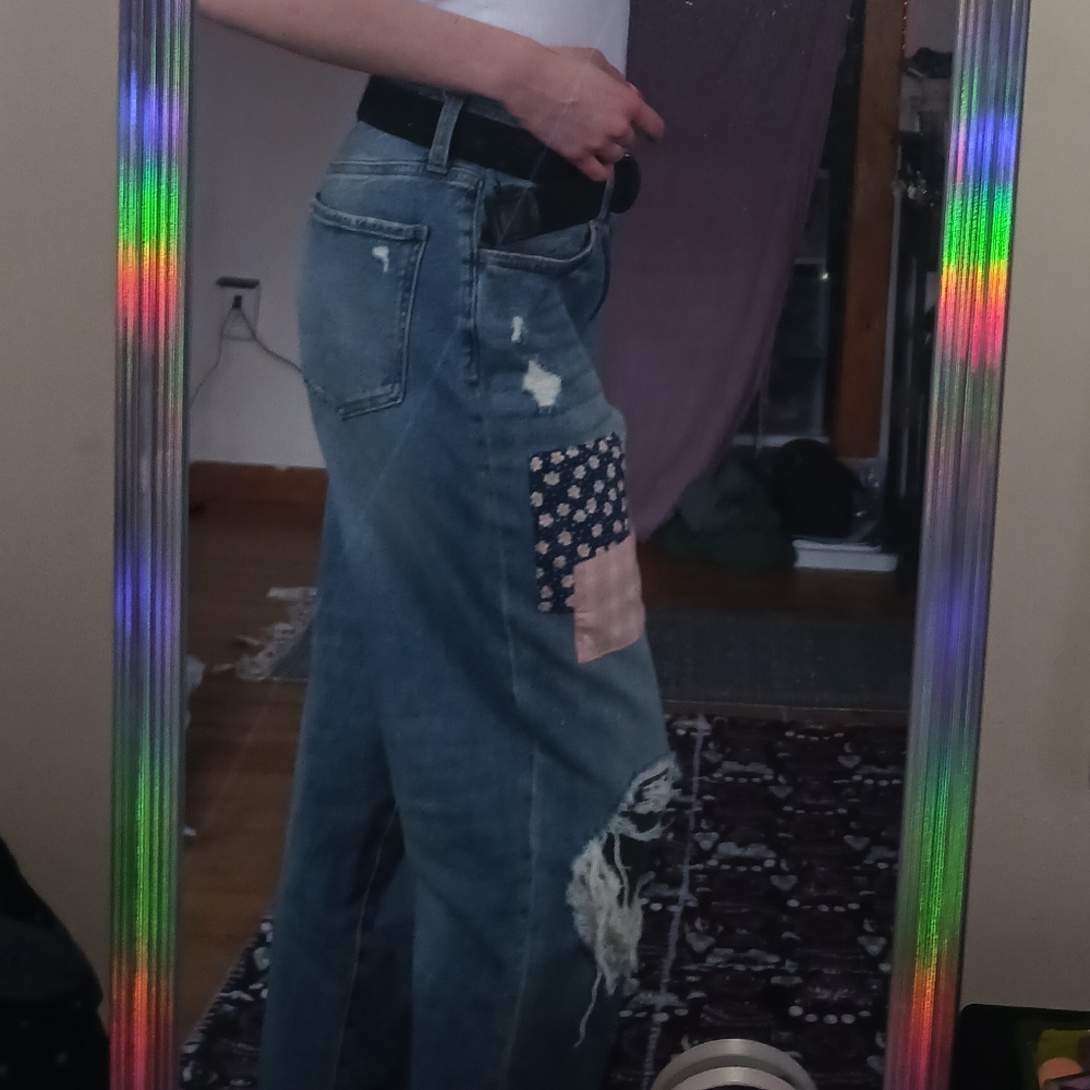 WOMAN'S HIGH RISE BLUE RIPPED PATCHWORK JEANS - Picture 3 of 11